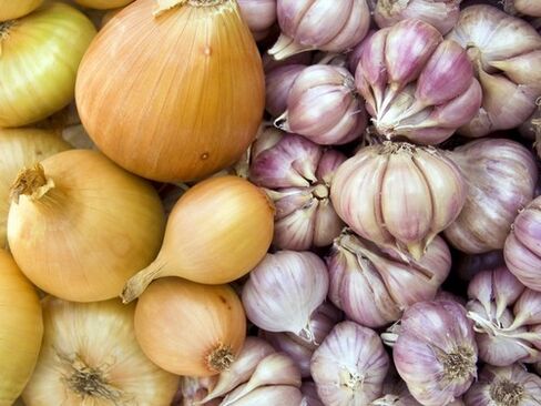 Garlic and onions - home remedies for helminthic infection